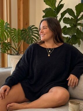 Aritzia Cozy Black Knit Top L